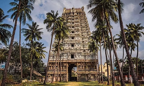 நின்ற கோலத்தில் அருள்பாளிக்கும் திரிபுரசுந்தரி