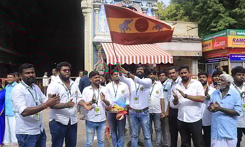 மதுரை மீனாட்சி அம்மன் கோவிலில் த.வெ.க. கொடி.. விஜய்-க்கு வழங்க சௌந்தரராஜா முடிவு