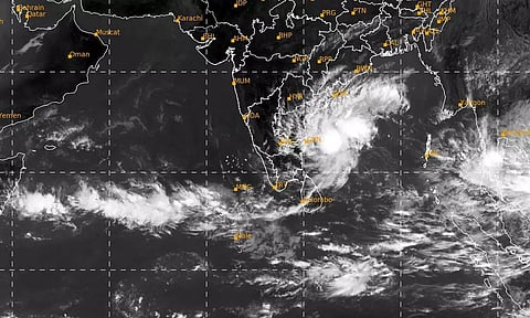 குறைந்த காற்றழுத்த தாழ்வு பகுதி: தமிழகத்தில் மிதமான மழைக்கு வாய்ப்பு