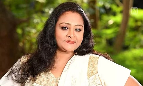 கேரவன்கள் உடைமாற்ற மட்டும் அல்ல... நடிகை ஷகிலா