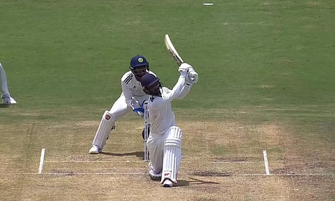 துலீப் கோப்பை: இந்திரஜித் அரை சதம்- 4 ரன்கள் முன்னிலையுடன் ஆல் அவுட் ஆன இந்தியா சி