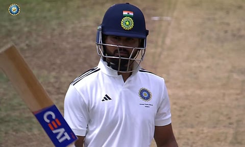 ஷ்ரேயாஸ் அய்யர், தேவ்தத் படிக்கல் அரை சதம்: 2வது நாள் முடிவில் இந்தியா டி அணி 206/8