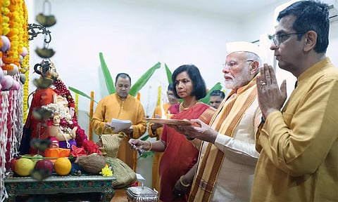 சுப்ரீம் கோர்ட் தலைமை நீதிபதி வீட்டுக்குச் சென்ற பிரதமர் மோடி: இதுதான் காரணம்