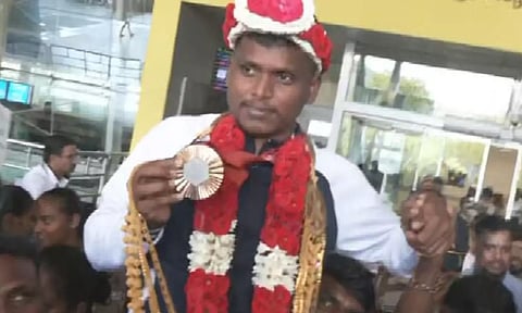 பாரா ஒலிம்பிக்கில் பதக்கம் வென்ற மாரியப்பனுக்கு உற்சாக வரவேற்பு