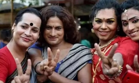 ஐதராபாத் போக்குவரத்து காவல் பணியில் திருநங்கைகள்