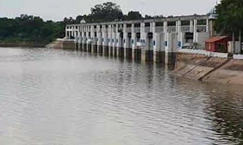 பூண்டி ஏரியில் நீர் மட்டம் குறைந்ததால் புழலுக்கு தண்ணீர் திறப்பு நிறுத்தம்