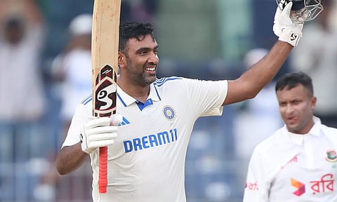 சேப்பாக்கம் டெஸ்ட்: எம்எஸ் டோனி சாதனையை சமன் செய்த அஷ்வின்