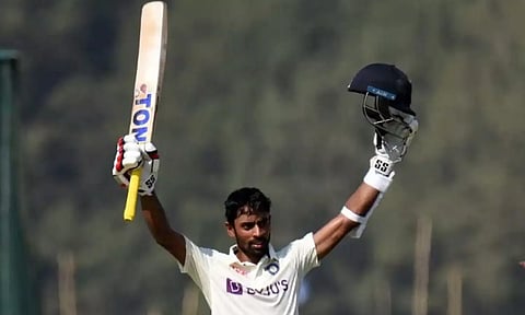 துலீப் கோப்பை: அபிமன்யு ஈஸ்வரன் சதம்-இந்தியா பி அணி 210/6