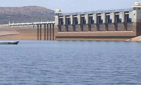 சுட்டெரிக்கும் வெயிலால் சரியும் அமராவதி அணை நீர்மட்டம்