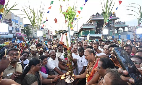 திருவண்ணாமலையில் கார்த்திகை தீபத் திருவிழா பந்தக்கால் நடப்பட்டது: டிசம்பர் 13-ந் தேதி மகா தீபம்