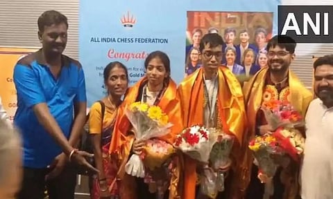 தங்கம் வென்ற குகேஷ், பிரக்ஞானந்தா, வைஷாலிக்கு சென்னையில் உற்சாக வரவேற்பு