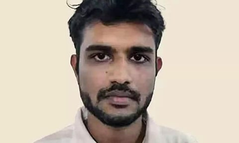 நிர்வாண படத்தை வெளியிடுவதாக கூறி மாணவியை 3 ஆண்டுகளாக மிரட்டி பாலியல் பலாத்காரம் செய்த டியூசன் ஆசிரியர்