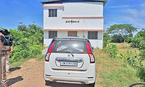 தொழிலதிபர் குடும்பத்தில் 5 பேர் தற்கொலை- காருக்குள் பிணமாக மீட்பு