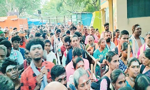 பிரதோஷத்தை முன்னிட்டு சதுரகிரியில் குவிந்த பக்தர்கள்