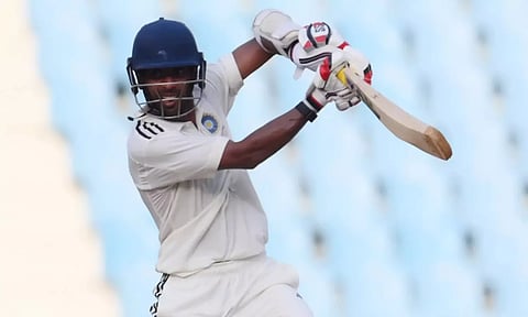 இரட்டை சதம் தவறவிட்ட அபிமன்யு: ரெஸ்ட் ஆப் இந்தியா முதல் இன்னிங்சில் 416 ரன்னுக்கு ஆல் அவுட்