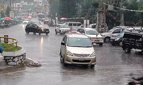 சேலம், நாமக்கல் மாவட்டம் முழுவதும் இடி-மின்னலுடன் பலத்த மழை