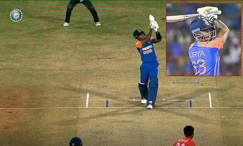 டி20 கிரிக்கெட்டில் அதிக சிக்ஸ்: முதல் 5 இடங்களுக்குள் நுழைந்தார் சூர்யகுமார் யாதவ்