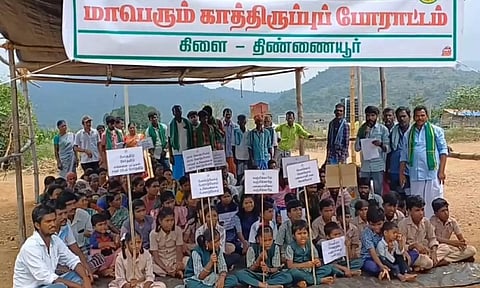 சாதி சான்றிதழ் கேட்டு மாணவர்கள் காத்திருப்பு போராட்டம்: 21 கிராம மக்கள் பங்கேற்பு