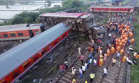 லைவ் அப்டேட்ஸ்: ரயில் விபத்து நடந்த இடத்தில் சென்னை மார்க்கத்தில் மீண்டும் ரயில் சேவை தொடங்கியது.