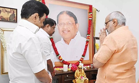 முரசொலி செல்வம் மறைவு- முதலமைச்சர் மு.க.ஸ்டாலினிடம் கவர்னர் சி.பி. ராதாகிருஷ்ணன் நேரில் ஆறுதல்