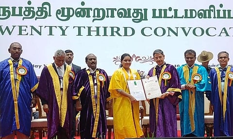 சேலம் பெரியார் பல்கலைக்கழகத்தில் மாணவ, மாணவிகளுக்கு பட்டம் வழங்கினார் கவர்னர் ஆர்.என்.ரவி