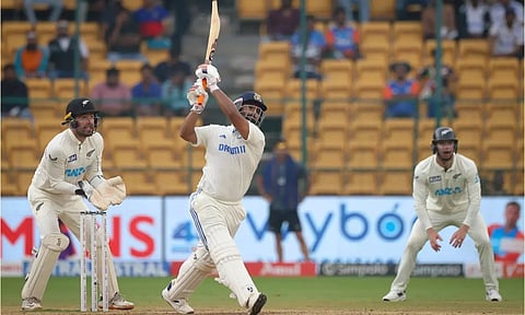 டெஸ்ட் கிரிக்கெட்டில் 2,500 ரன்கள்: டோனியின் சாதனையை முறியடித்த ரிஷப் பண்ட்