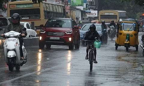 சென்னை மற்றும் புறநகர் பகுதிகளில் காற்றுடன் கூடிய கனமழை