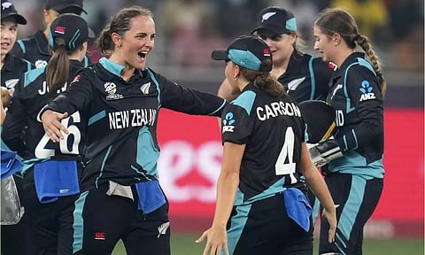 மகளிர் டி20 உலகக் கோப்பை: முதல் முறையாக சாம்பியன் பட்டம் வென்றது நியூசிலாந்து