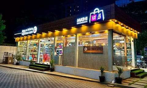 மகளிர் சுய உதவிக்குழுக்கள் தயாரித்த 'தீபாவளி பரிசு பெட்டகம்' விற்பனை தொடங்கியது