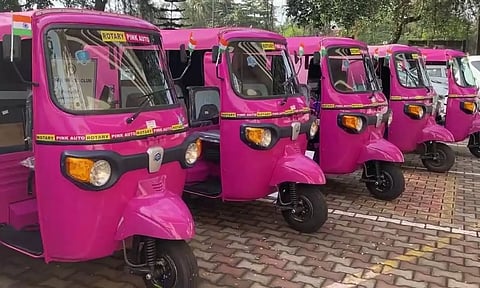 சென்னையில் பிங்க் ஆட்டோ.. தகுதியான பெண்கள் விண்ணப்பிக்க தமிழக அரசு அழைப்பு