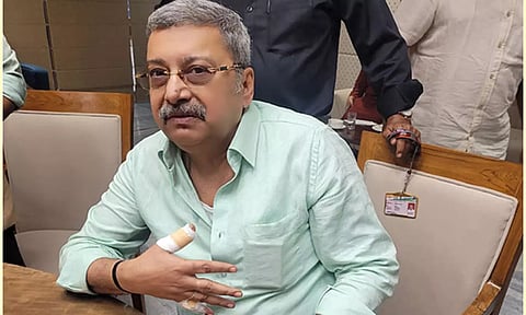 பாராளுமன்ற கூட்டுக்குழுவில் சலசலப்பு: ஆத்திரத்தில் கண்ணாடி டம்ளரை உடைத்த திரிணாமுல் காங்கிரஸ் எம்.பி