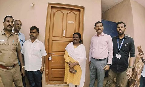 ஓசூர் அருகே போலி டாக்டர் கைது: கிளினிக்-2 மருந்துகடைகளுக்கு சீல்