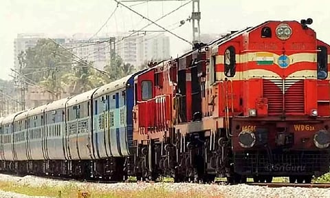 தீபாவளி பண்டிகை முன்னிட்டு மதுரைக்கு சிறப்பு ரெயில்- தெற்கு ரெயில்வே