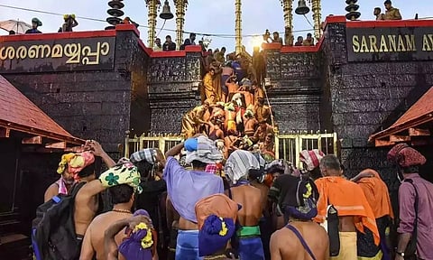 ஆன்லைனில் முன்பதிவு செய்யாத பக்தர்கள் அடையாள சான்றிதழ் சமர்ப்பிக்க தேவசம்போர்டு அறிவிப்பு