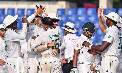 2-வது டெஸ்ட்: வங்கதேசத்தை இன்னிங்ஸ் மற்றும் 273 ரன் வித்தியாசத்தில் வீழ்த்தியது தென்ஆப்பிரிக்கா