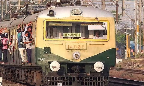 தீபாவளிக்கு ஊர் சென்றவர்கள் திரும்ப வசதியாக காட்டாங்கொளத்தூர் - தாம்பரம் சிறப்பு மின்சார ரெயில் சேவை