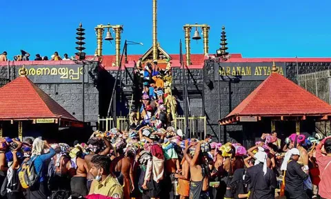 சபரிமலைக்கு செல்லும் பக்தர்களுக்கு ரூ.5 லட்சம் காப்பீடு- கேரள அரசு