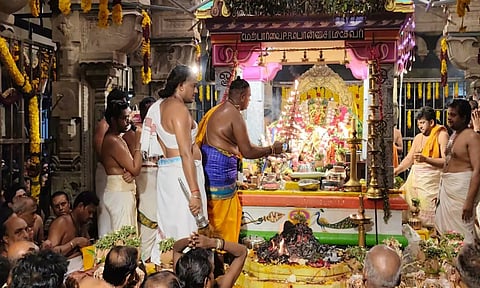 திருச்செந்தூரில் நாளை கந்தசஷ்டி விழா: பல்லாயிரக்கணக்கான பக்தர்கள் குவிந்தனர்