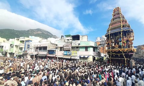 திருவண்ணாமலையில் அரோகரா கோஷம் முழங்க பெரிய தேர் வெள்ளோட்டம்