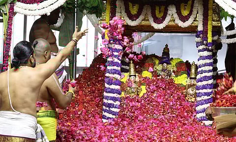 திருப்பதி கோவிலில் தோஷ நிவர்த்திக்காக 9 டன் மலர்களால் புஷ்ப யாகம்