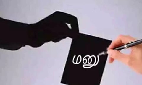 மிளகாயை சாப்பிட வைத்து துன்புறுத்தல்: வார்டன் சித்ரவதை செய்வதாக மாணவிகள் கலெக்டரிடம் புகார்