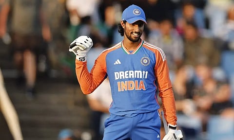 திலக் வர்மா அசத்தல் சதம்: 3வது டி20 போட்டியில் இந்தியா 219 ரன்கள் குவிப்பு