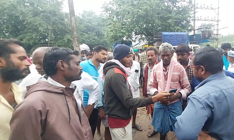 வளர்ப்புக்காக வாங்கிய 8 ஆடுகள் பலியானதால் வியாபாரிகளிடம் தகராறில் ஈடுபட்ட ராணுவ வீரர்