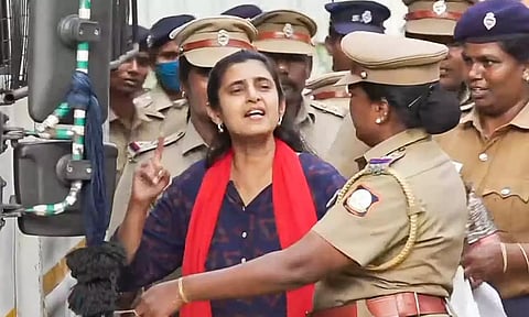 சக கைதிகளுடன் அடைப்பு- புழல் சிறையில் தூக்கமின்றி தவித்த நடிகை கஸ்தூரி