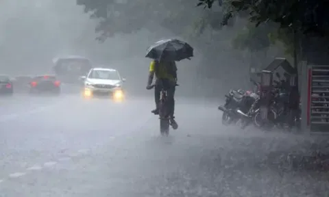 மேக வெடிப்பால் கொட்டித் தீர்த்த கனமழை... தங்கச்சி மடத்தில் அதிகபட்ச மழை பதிவு