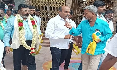 பழனியில் திருமாவளவன் சாமி தரிசனம்