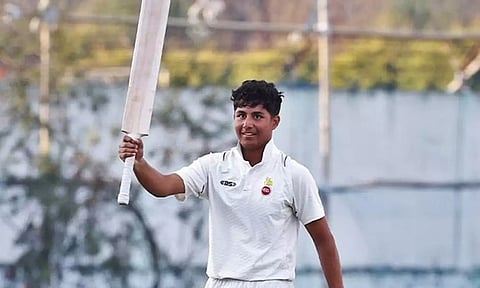 புலிக்கு பிறந்தது பூனையாகுமா?: இரட்டை சதமடித்த அதிரடி வீரரின் மகன்