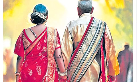60 ஆயிடுச்சு ஆனாலும் Love ஜோடி தான்... அதிகரிக்கும் தாத்தா- பாட்டிகள் திருமணம்