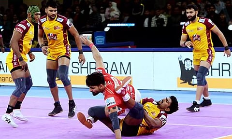 புரோ கபடி லீக்: தெலுங்கு டைட்டன்ஸ் அணிக்கு அதிர்ச்சி அளித்த குஜராத் ஜெயண்ட்ஸ்