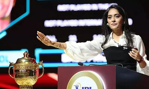 ஐபிஎல் மெகா ஏலத்தை நடத்தும் மல்லிகா சாகர் யார் தெரியுமா?